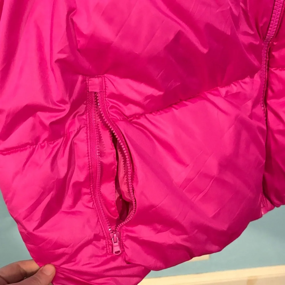 XXL Old Navy Fuchsia Puffer Vest Plus Womens EUC - Picture 3 of 4